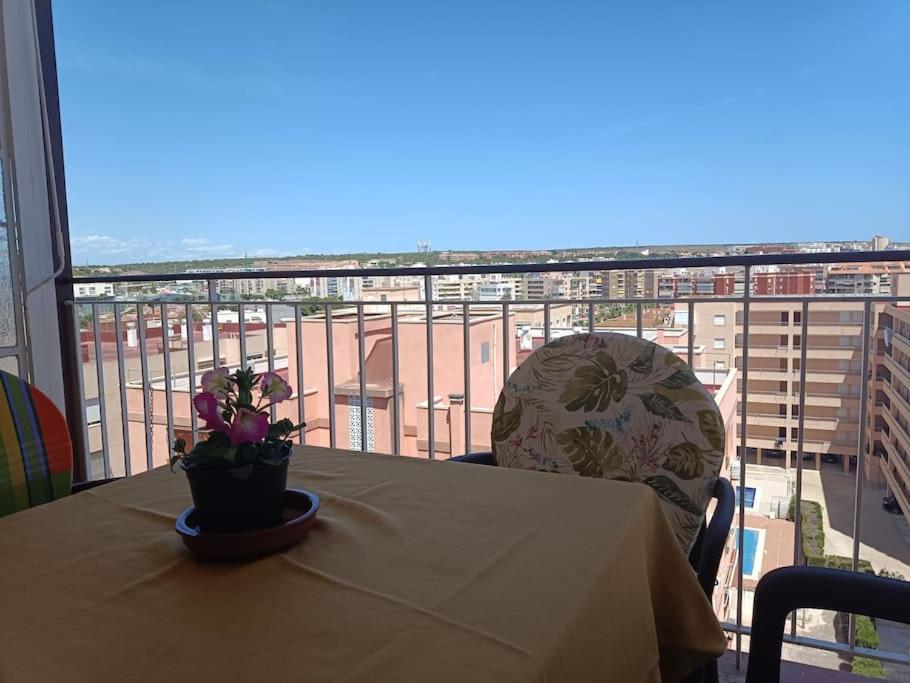Al Lado De Barcos Y Gran Playa. Apartment *