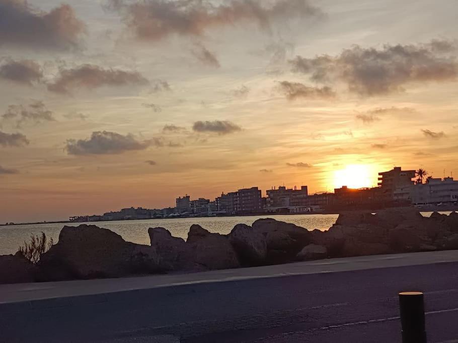 Al Lado De Barcos Y Gran Playa. Appartement *
